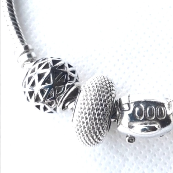 Pandora jumbo geometric accent bead - Picture 4 of 5